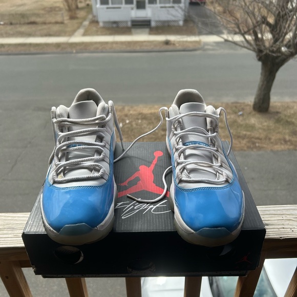 Air Jordan 11 Low Carolina Size 9.5 - Picture 2 of 5